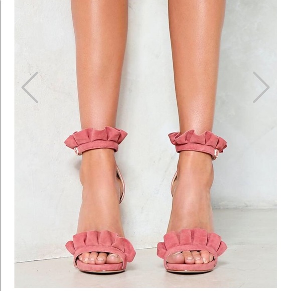 ❤️ SOLD ❤️ Ruffle Heels - Picture 2 of 3